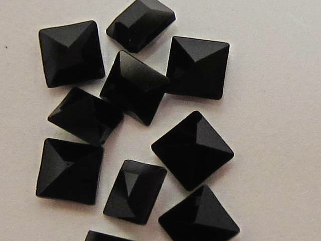 36 pcs. 3mm SQUARE  JET (maxima) POINTED BACK PRECIOSA Rhinestones